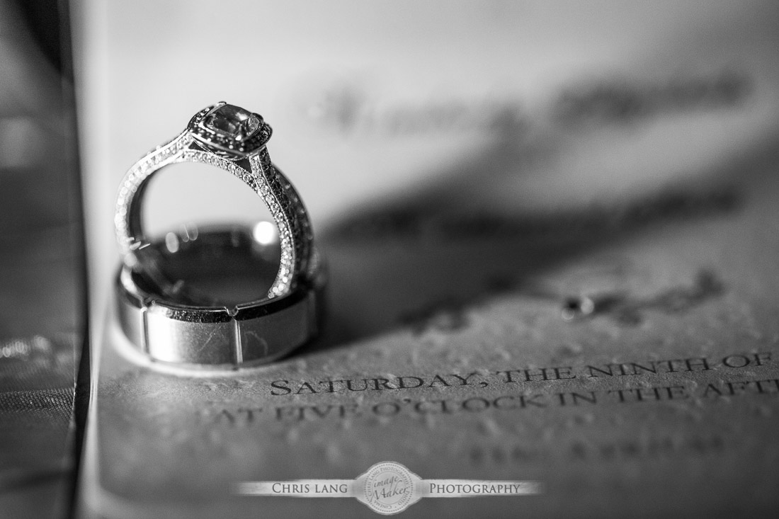Black-and-White-Wedding-Photography-Pictures-Ideas-Inspiration-Wedding RIng