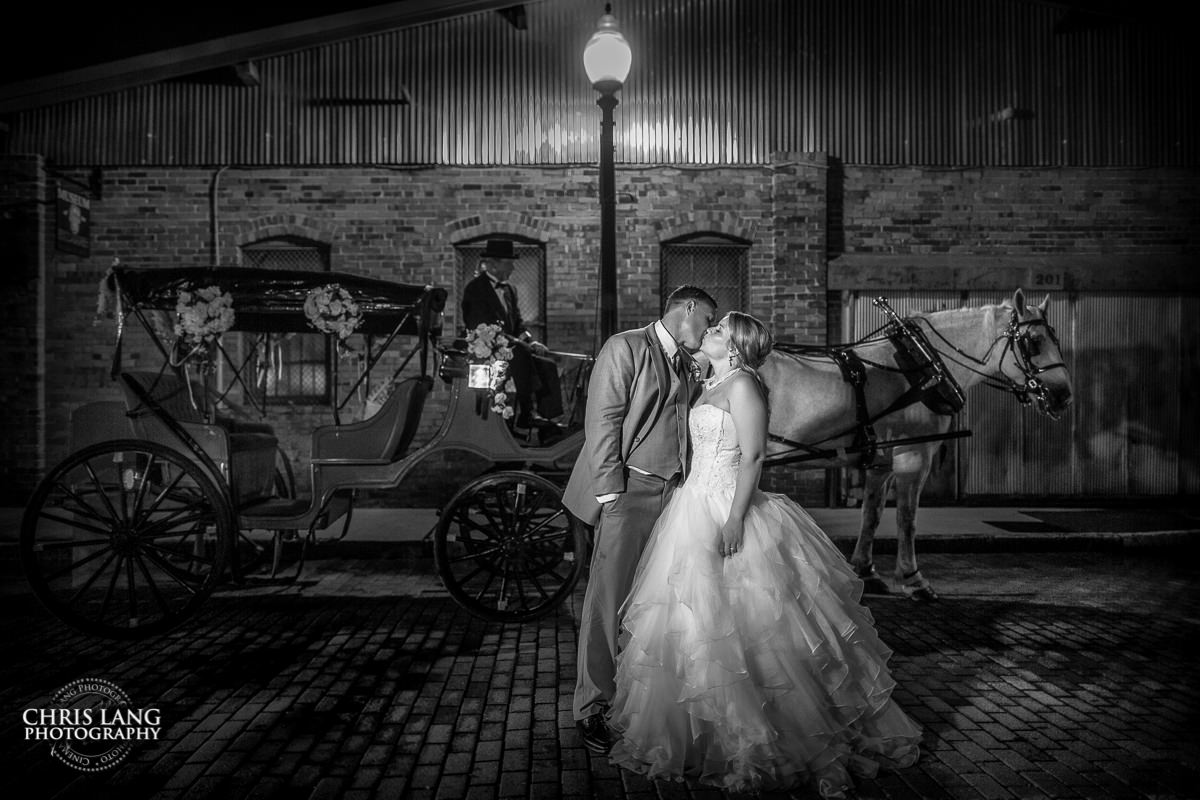 horse - carriage - bride & groom photo - bride & groom photo ideas - bride & groom photography - wilmington  nc wedding  wedding photography - wilmington weddings
