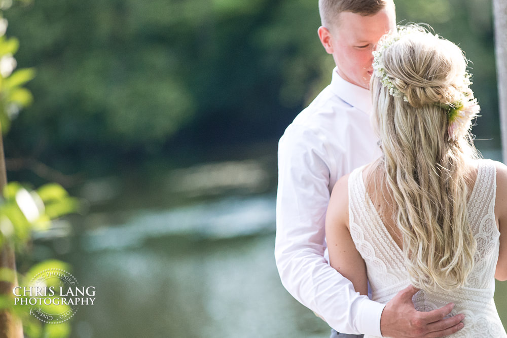 romatic picture of bride & groom - wilmington wedding photography - wedding photo ideas - natural light wedding photography 