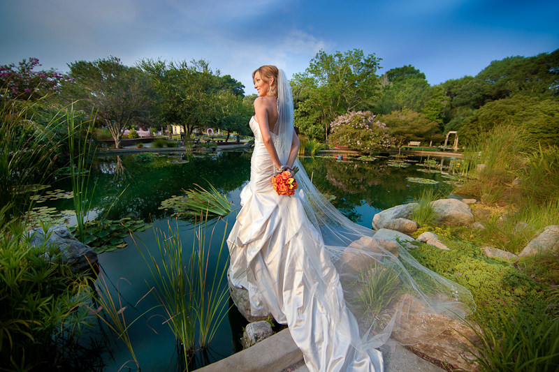 Bold and coloerful wedding photo - The arboretum - Wilmington nc wedding photographer - wedding photo - wedding ideas - bride-groom- chris lang photography